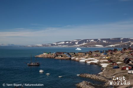 Le village inuit d'Ittoqqortoormiit sur la côte nord du Groenland.